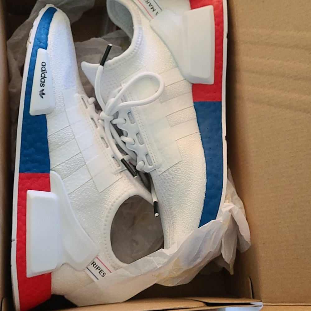 NEW Adidas NMD R1.V2 J